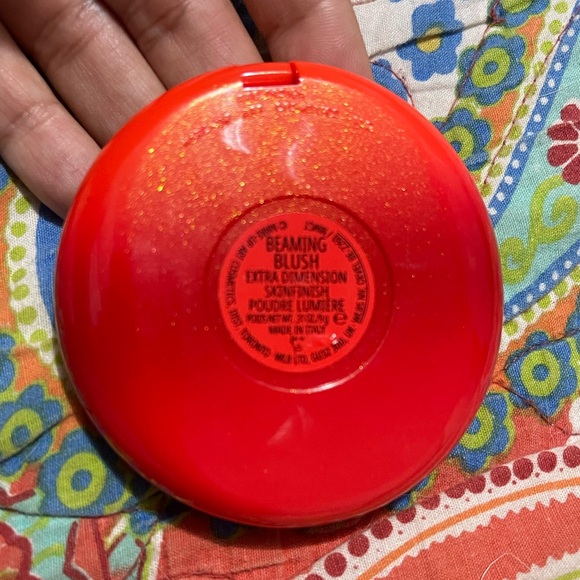 Mac Limited Edition packaging Lunar New Year highlighter in Beaming Blush - Picture 2 of 7